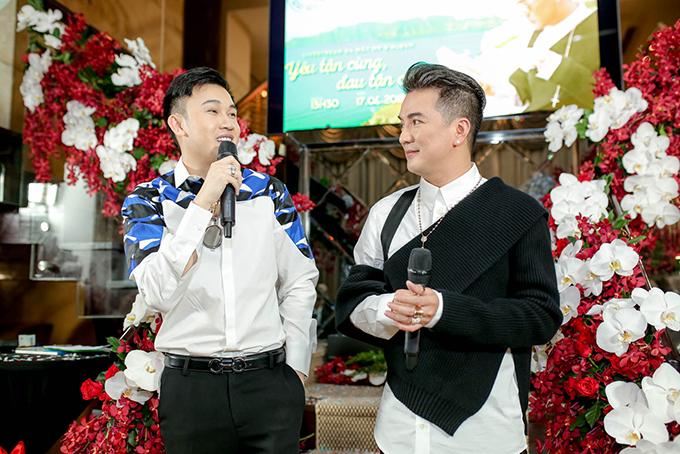 Dương Triệu Vũ chi 100 triệu đồng mua album mới của Đàm Vĩnh Hưng